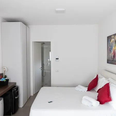 I It Bed & Breakfast 3*